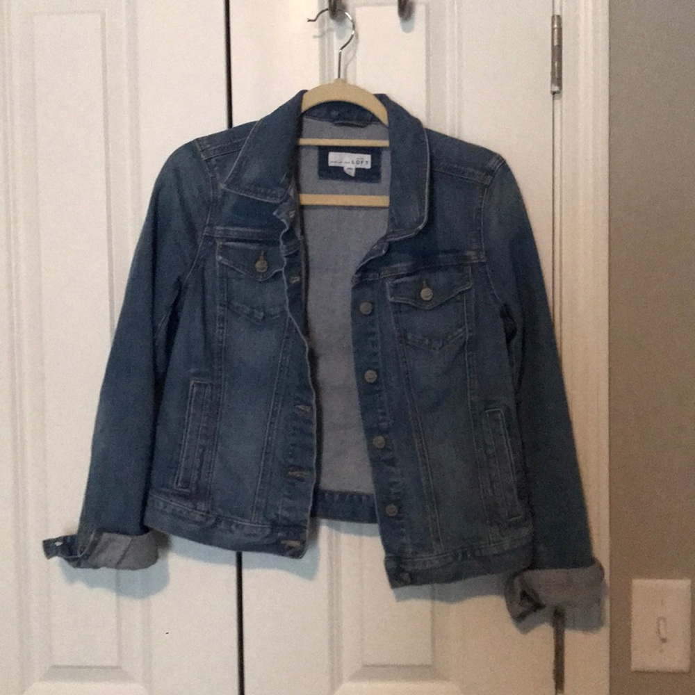 Jean jack with lightly distressed detail